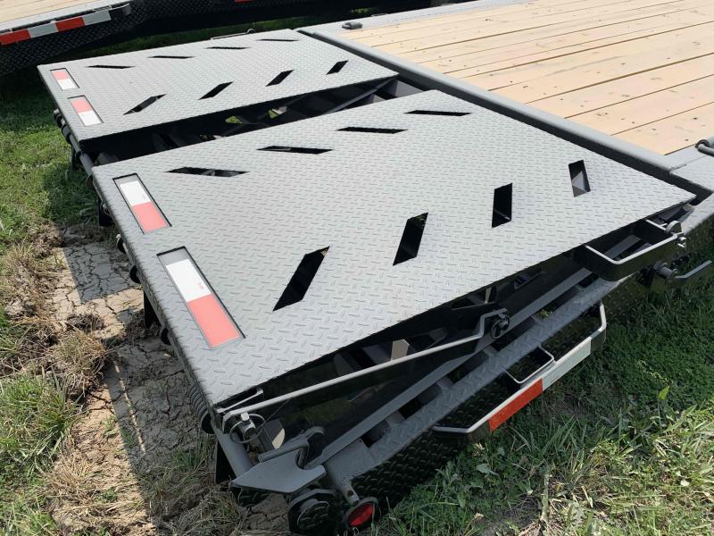 2022 IRON BULL 102 X 40 GOOSENECK TRIPLE AXLE EQUIPMENT TRAILER W/ DRIVE OVER FENDERS Living