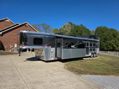 2020 Lakota Bighorn Living Quarter 3 Horse Trailer