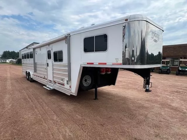 used Horse Trailers Logan Coach Trailers  for sale, in Merrill, WI Thumbnail 5