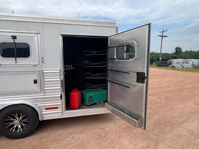 used Horse Trailers Logan Coach Trailers  for sale, in Merrill, WI Thumbnail 12
