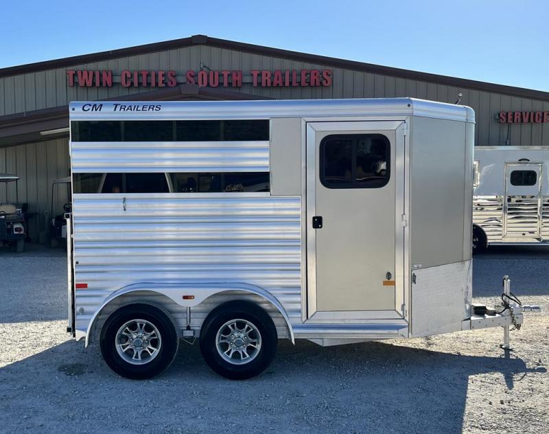 2016 CM 2 horse slant bumper pull Horse Trailers For Sale Near Me