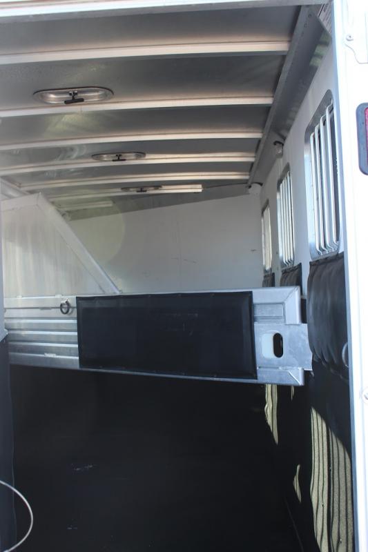 used Horse Trailers Featherlite  for sale, in Pilot Point, TX Thumbnail 9
