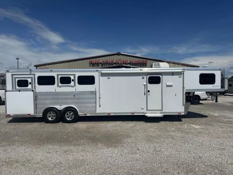2015 Twister 4 Horse 11' Living Quarter Horse Trailer