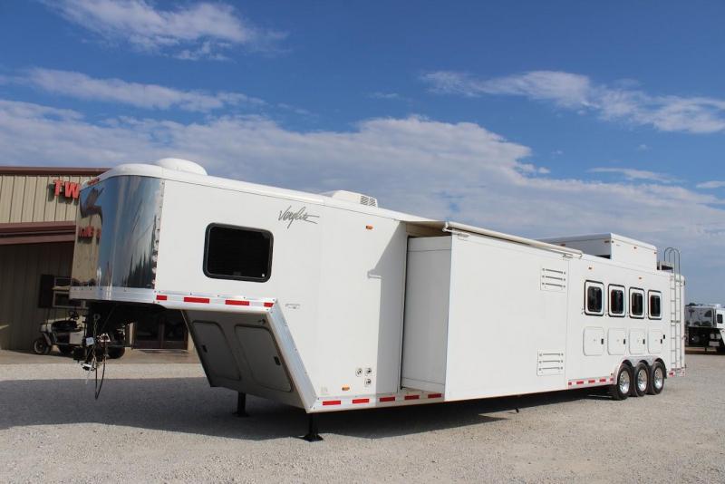 2010 Merhow 4 horse with 15'2" LQ with Midtack 2010 Merhow 4 horse with 15'2" LQ with Midtack