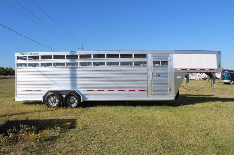 2022 Featherlite 8117 Livestock Trailer 2022 Featherlite 8117 Livestock Trailer