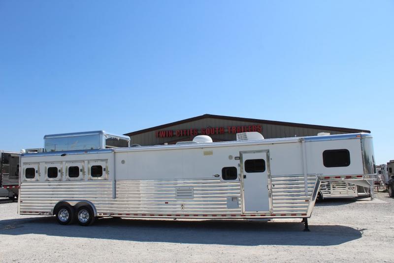 2007 Hart 4 horse Living Quarter 2007 Hart 4 horse Living Quarter