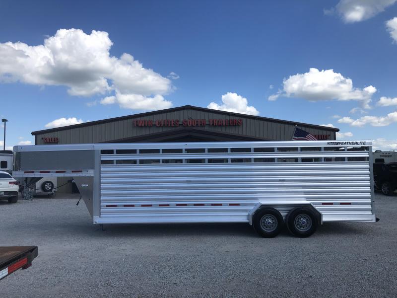 2022 Featherlite 8117 Livestock Trailer 2022 Featherlite 8117 Livestock Trailer