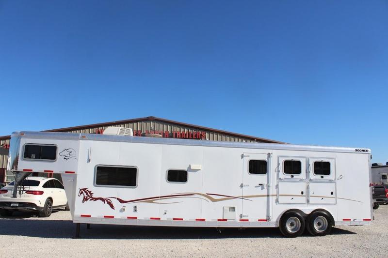 2006 Sooner Living Quarter Horse Trailer 2006 Sooner Living Quarter Horse Trailer