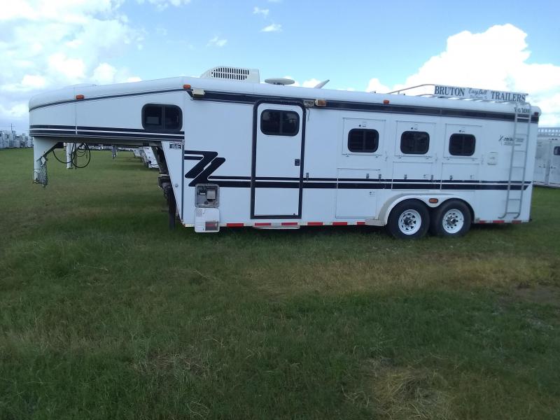 2002 Bruton 3 horse with 8.5' Living Quarter 2002 Bruton 3 horse with 8.5' Living Quarter