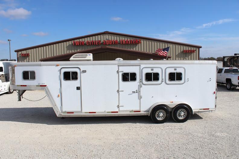 2001 Exiss Trailers Weekender Horse Trailer 2001 Exiss Trailers Weekender Horse Trailer