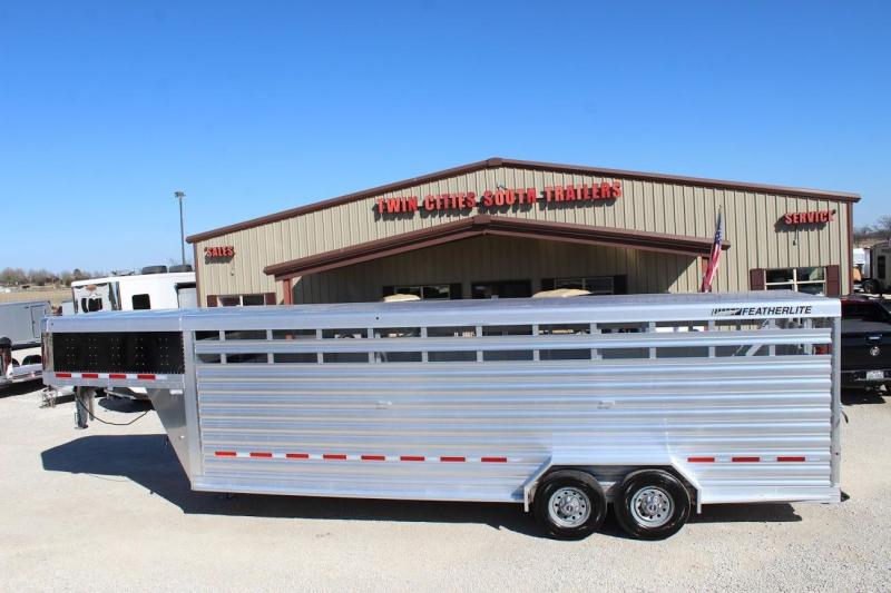 2021 Featherlite 8117 Livestock Trailer 2021 Featherlite 8117 Livestock Trailer