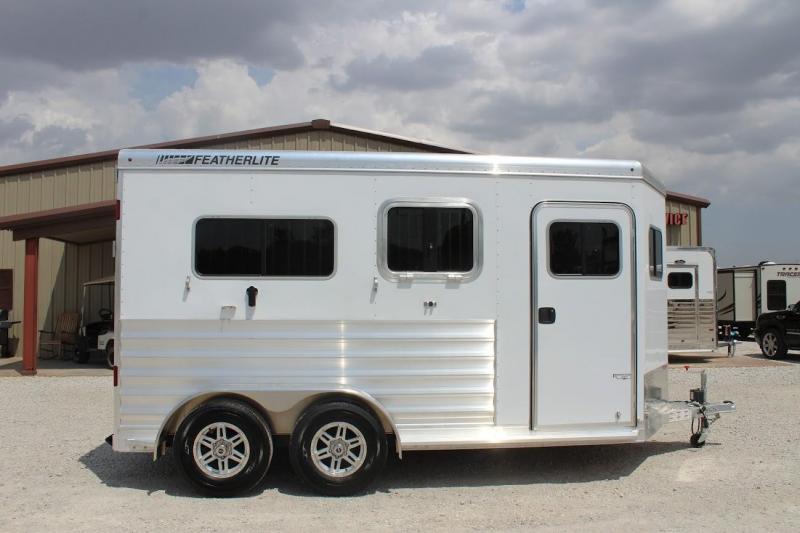 2022 Featherlite 2 horse straight load 2022 Featherlite 2 horse straight load