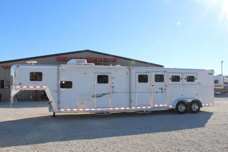 2005 Dream Coach 3 horse with 13' LQ with midtack 2005 Dream Coach 3 horse with 13' LQ with midtack