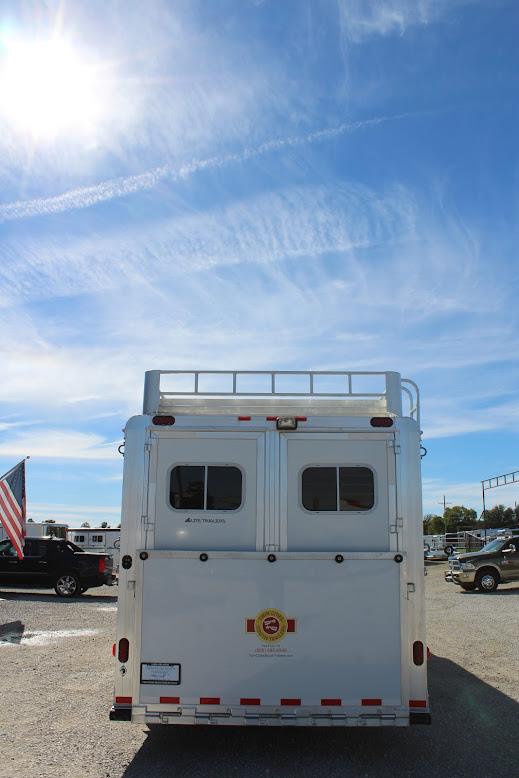 2006 Elite 3 horse with 13'5" Living Quarter Utility, Flatbed, Stock , and Horse Trailers For