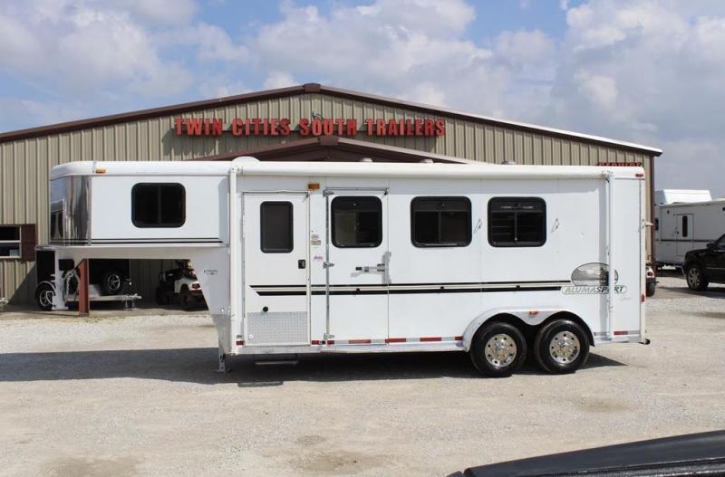 2003 Bison 3 horse slant weekender 2003 Bison 3 horse slant weekender