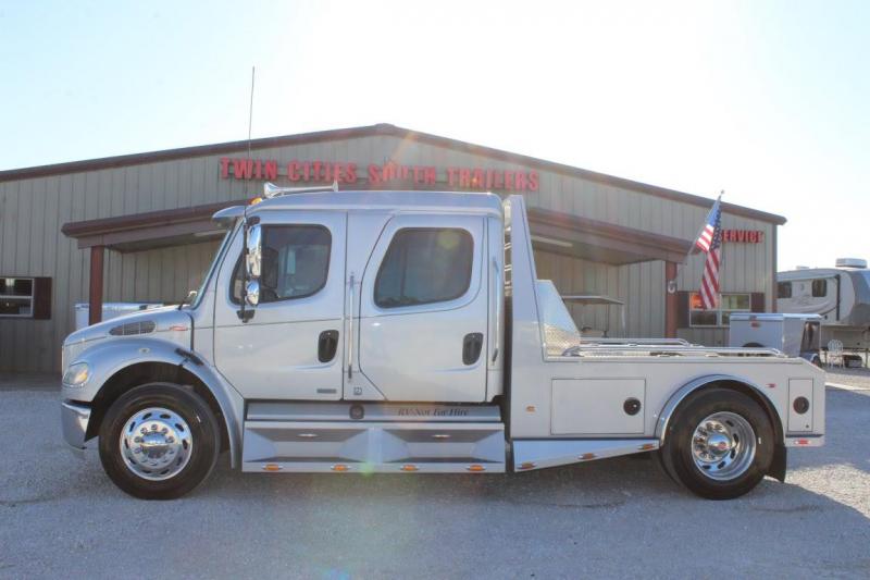 2006 Freightliner M2-106 Truck 2006 Freightliner M2-106 Truck