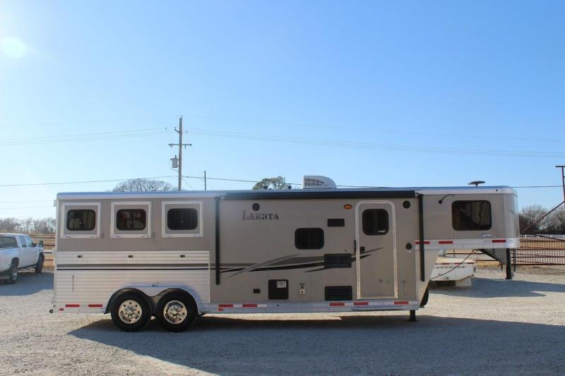 Used Horse trailers for sale in IA