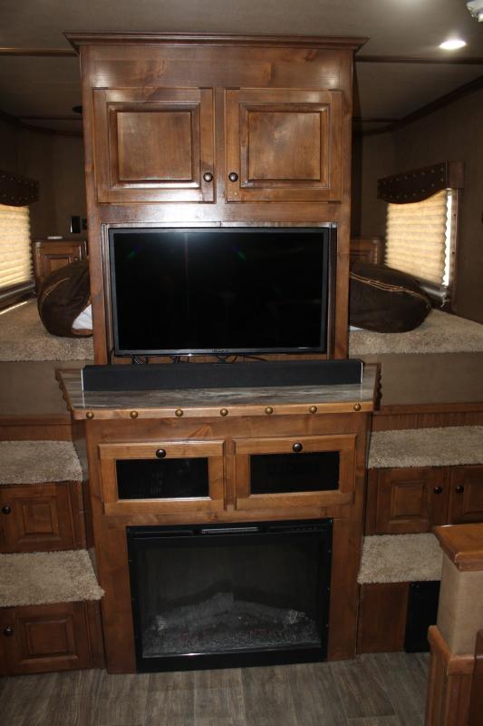 used Horse Trailers Sundowner Trailers  for sale, in Pilot Point, TX Thumbnail 18