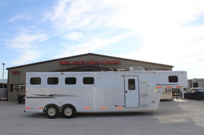 2004 Exiss 4 horse with 7' Living Quarter 2004 Exiss 4 horse with 7' Living Quarter