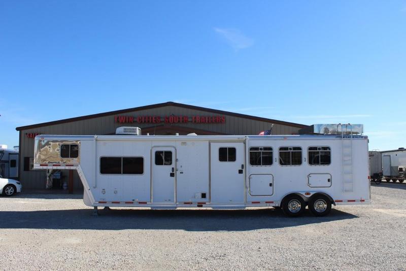 2003 Featherlite LQ Horse Trailer 2003 Featherlite LQ Horse Trailer