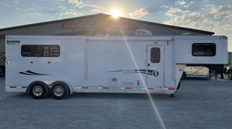 2015 Shadow 3 horse with 9' lQ with Slide Out 2015 Shadow 3 horse with 9' lQ with Slide Out