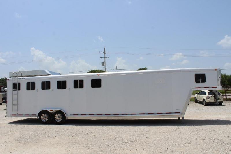 Used Featherlite Horse trailers for sale