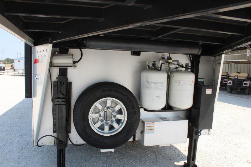 used Horse Trailers Sundowner Trailers  for sale, in Pilot Point, TX Thumbnail 4