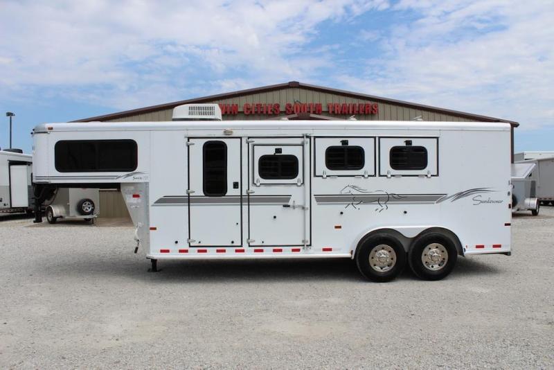 2003 Sundowner 3 horse with dressing room 2003 Sundowner 3 horse with dressing room