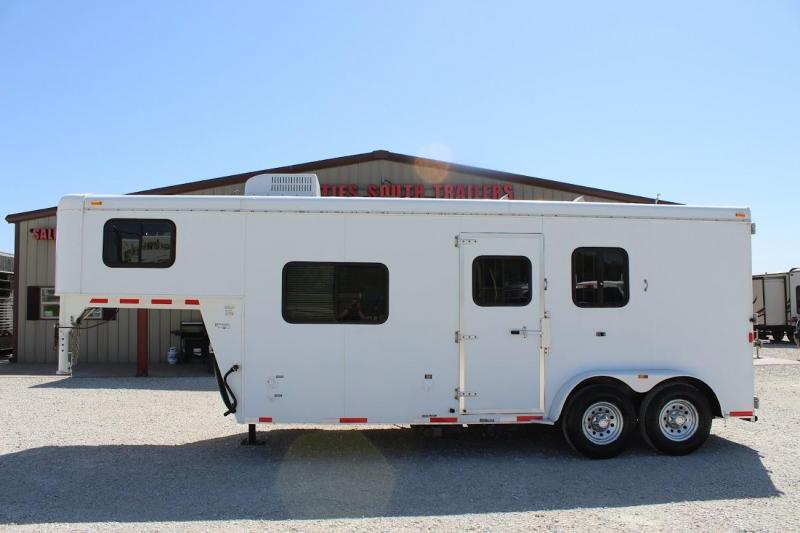 2012 Bison 2 horse with 7'6" Living Quarter 2012 Bison 2 horse with 7'6" Living Quarter