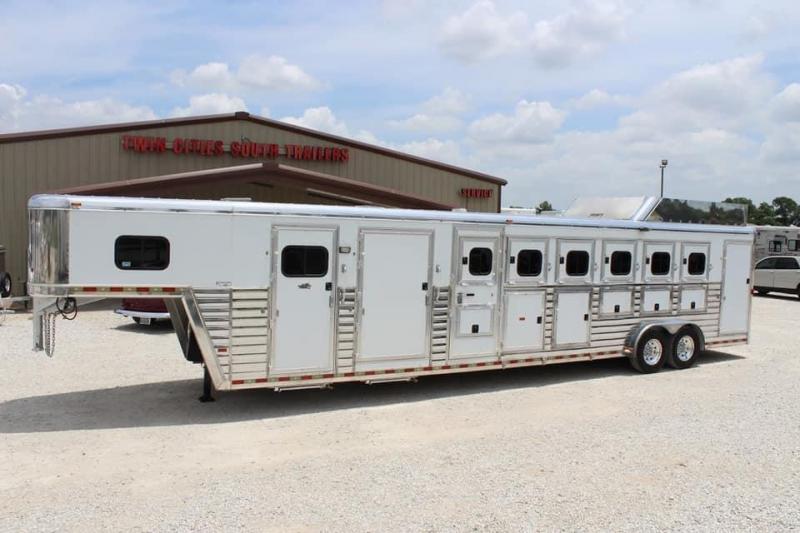 2008 Hart Trailers Midtack Horse Trailer 2008 Hart Trailers Midtack Horse Trailer