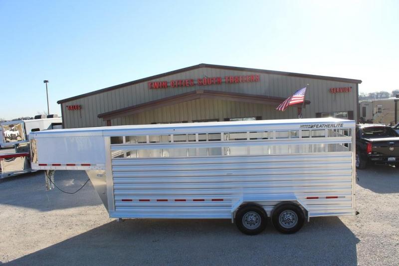 2021 Featherlite 8117 Livestock Trailer 2021 Featherlite 8117 Livestock Trailer