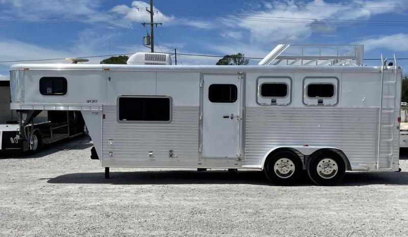 2006 Exiss 3 horse with 7' Living Quarter 2006 Exiss 3 horse with 7' Living Quarter