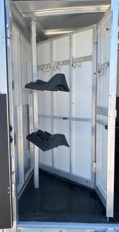 used Horse Trailers Sundowner Trailers  for sale, in Pilot Point, TX Thumbnail 5