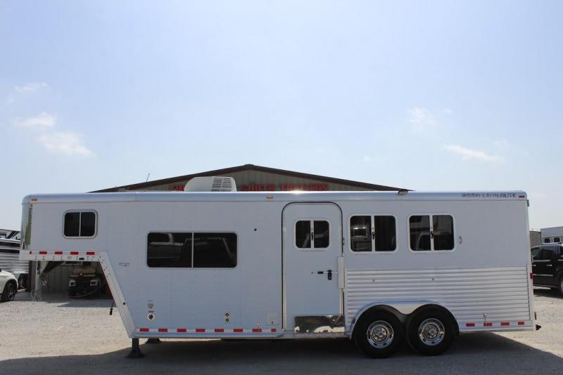 2004 Featherlite 8547 Horse Trailer 2004 Featherlite 8547 Horse Trailer