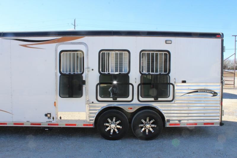 used Horse Trailers Hoosier Trailers  for sale, in Pilot Point, TX Thumbnail 5