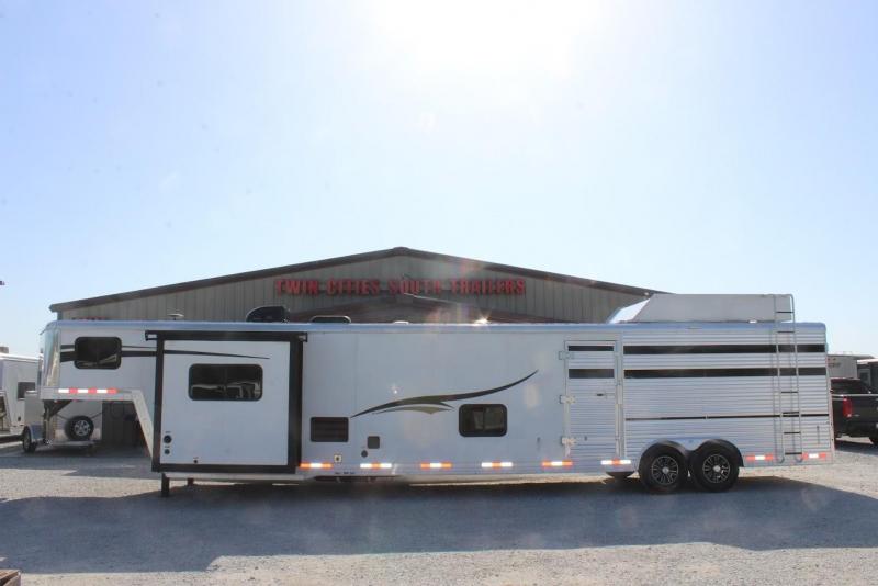 2017 Bison Trailers stock/combo Horse Trailer 2017 Bison Trailers stock/combo Horse Trailer