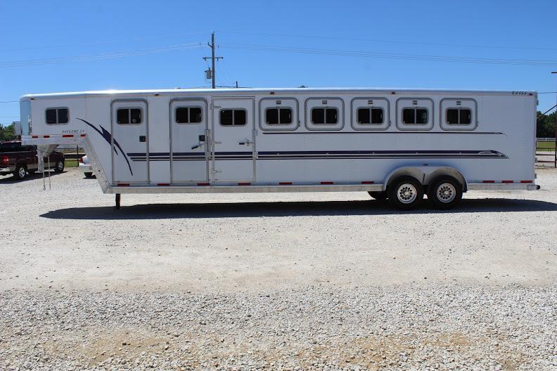 2000 Exiss Trailers MidTack Horse Trailer 2000 Exiss Trailers MidTack Horse Trailer