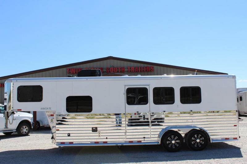 2021 Sundowner 3 horse with 8' Living Quarter 2021 Sundowner 3 horse with 8' Living Quarter