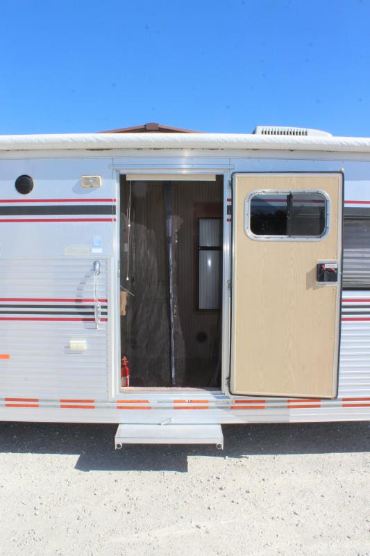 used Horse Trailers Sundowner Trailers  for sale, in Pilot Point, TX Thumbnail 9