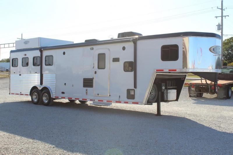 2013 Hoosier Horse Trailers M8411+2 Horse Trailer 2013 Hoosier Horse Trailers M8411+2 Horse Trailer