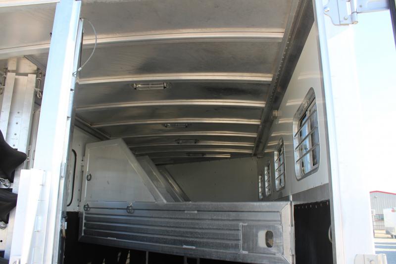 used Horse Trailers Featherlite  for sale, in Pilot Point, TX Thumbnail 7