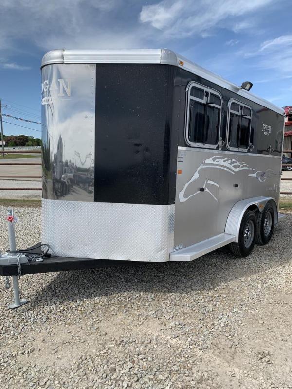 2007 Logan Coach 2 horse slant bumper pull 2007 Logan Coach 2 horse slant bumper pull