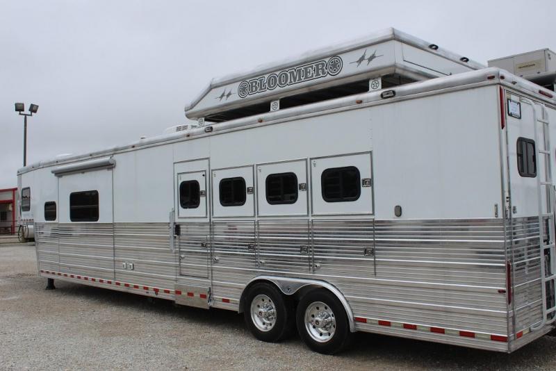 2007 Bloomer Evolution Horse Trailer 2007 Bloomer Evolution Horse Trailer