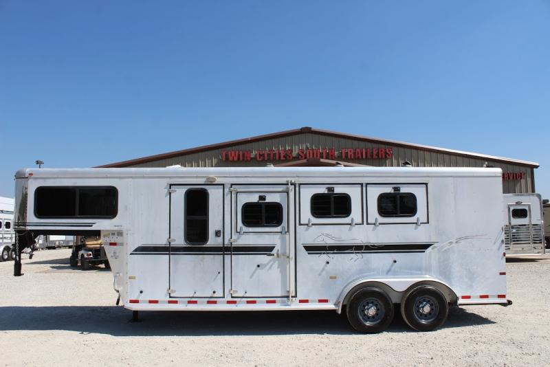 2003 Sundowner 3 horse slant gooseneck with dressing room 2003 Sundowner 3 horse slant gooseneck with dressing room