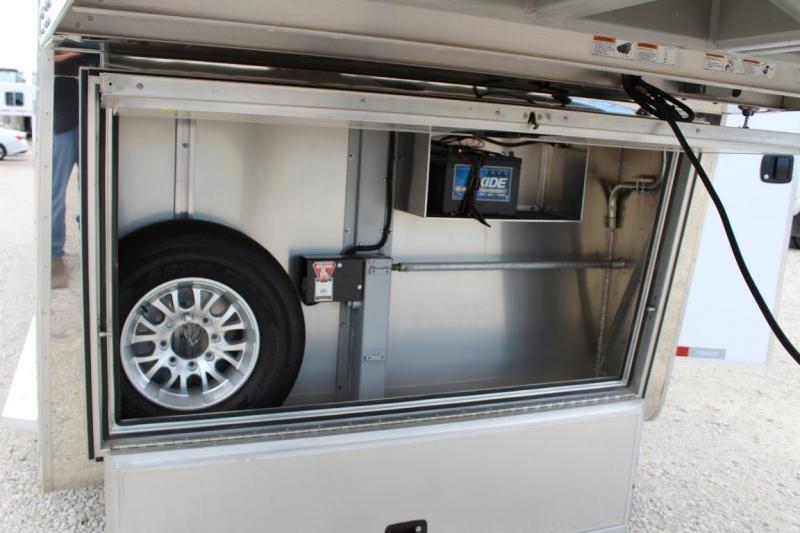 used Horse Trailers Featherlite  for sale, in Pilot Point, TX Thumbnail 13