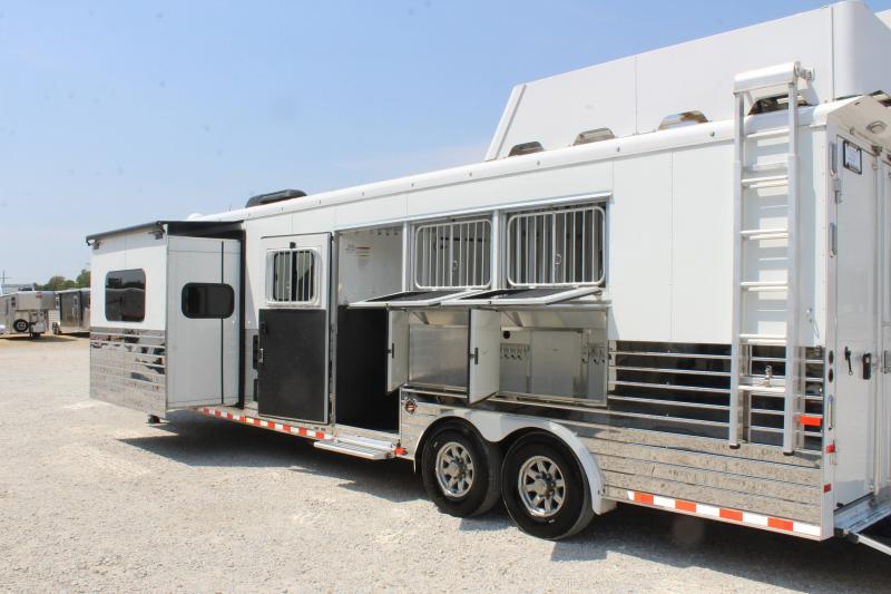 used Horse Trailers Sundowner Trailers  for sale, in Pilot Point, TX Thumbnail 9