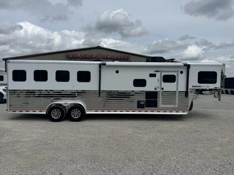 2020 Sundowner 4 horse 11' Living Quarter with 7' Slide Out