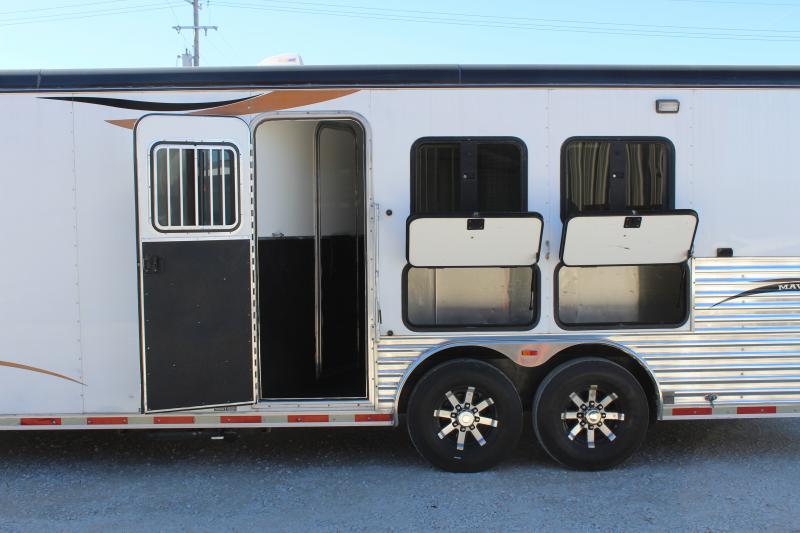 used Horse Trailers Hoosier Trailers  for sale, in Pilot Point, TX Thumbnail 4