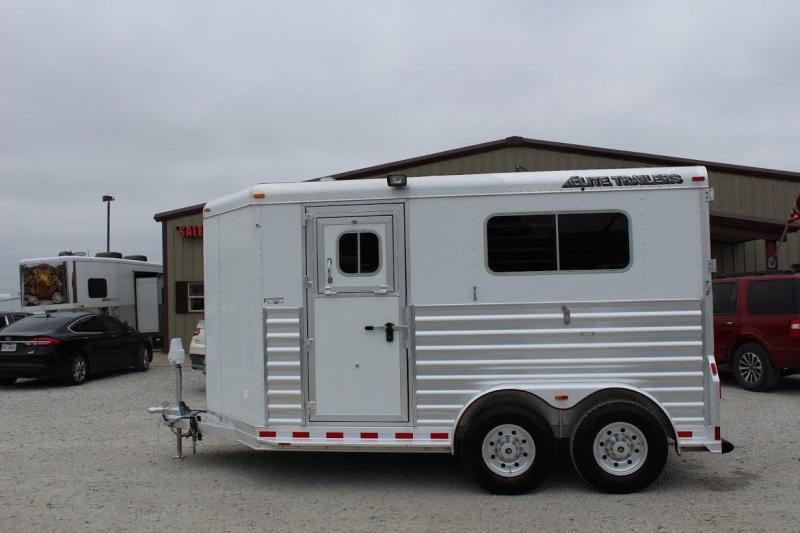 2016 Elite Trailers dressing room Horse Trailer 2016 Elite Trailers dressing room Horse Trailer