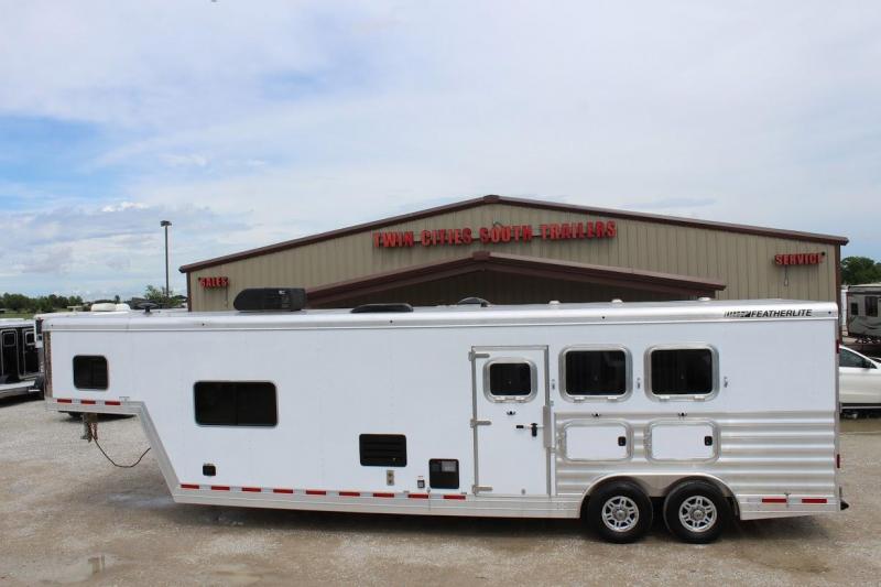 Featherlite 3 horse with 12' living Quarter Featherlite 3 horse with 12' living Quarter